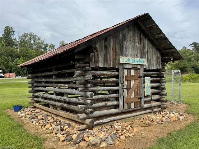 $750,000 | 2638 Riverside Drive, Mount Airy, NC 27030