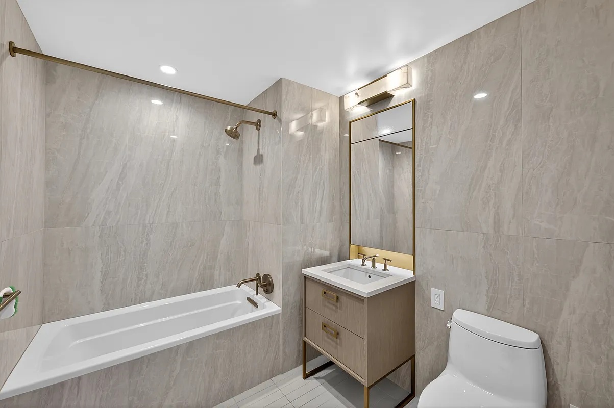 3 Court Square, Unit 629 Queens, NY 11101 - Photo 4 of 16