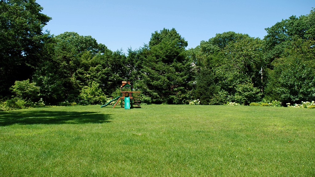 76 Woodcliff Road Wellesley, MA 02481 - Photo 4 of 4 Gallery Image 4