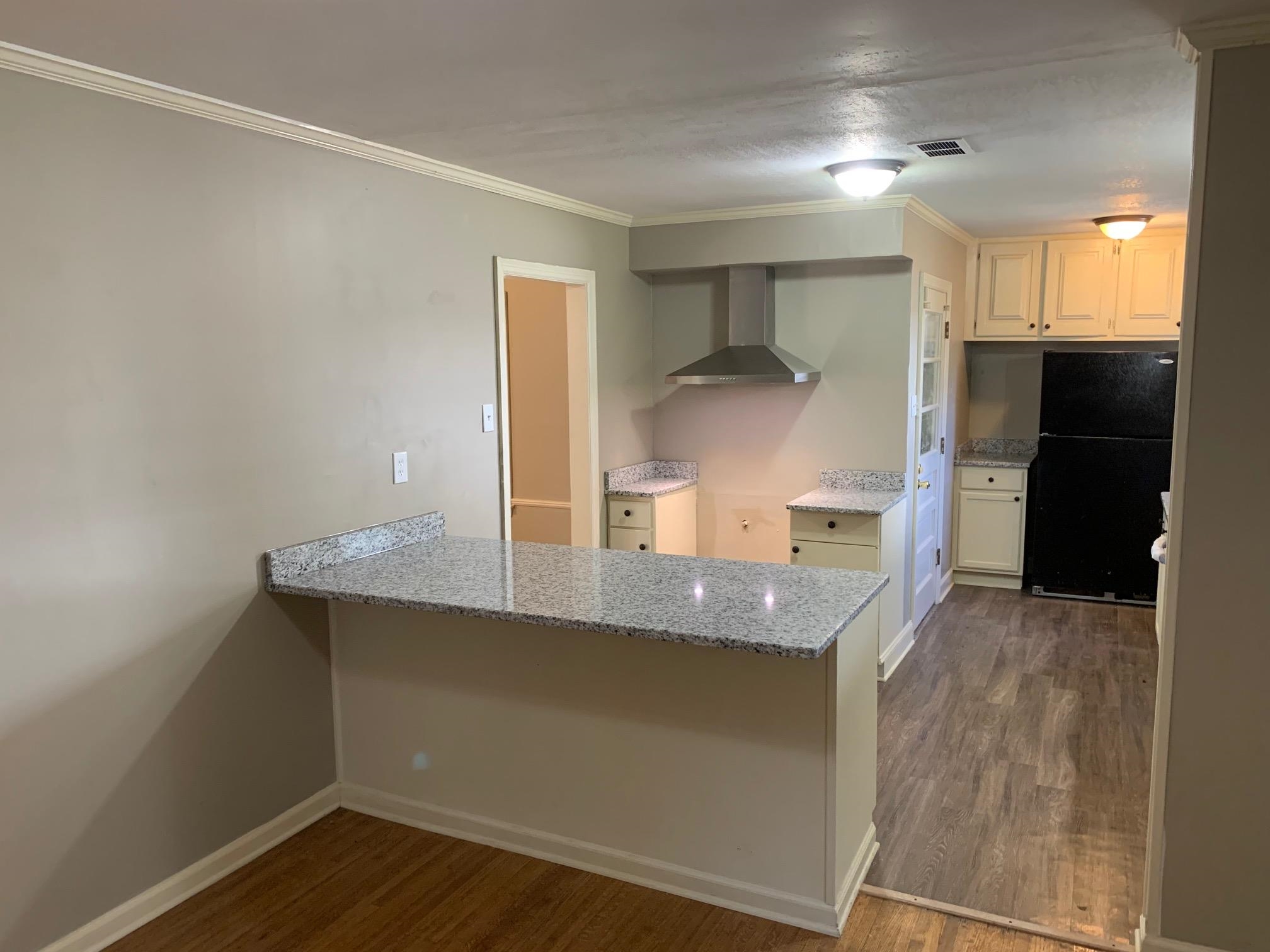 1640 South Perkins Road Memphis, TN 38117 - Photo 2 of 10 a view of a kitchen with a sink