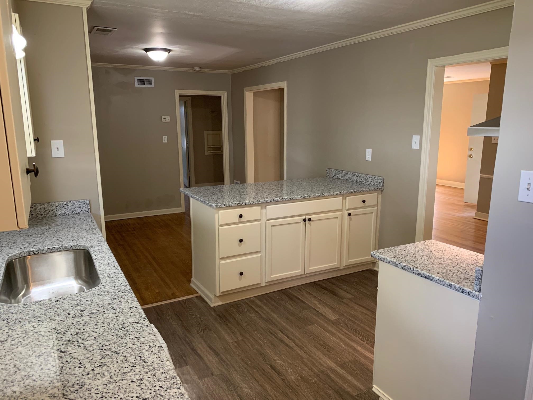 1640 South Perkins Road Memphis, TN 38117 - Photo 4 of 10 a bathroom with a sink a vanity and a mirror