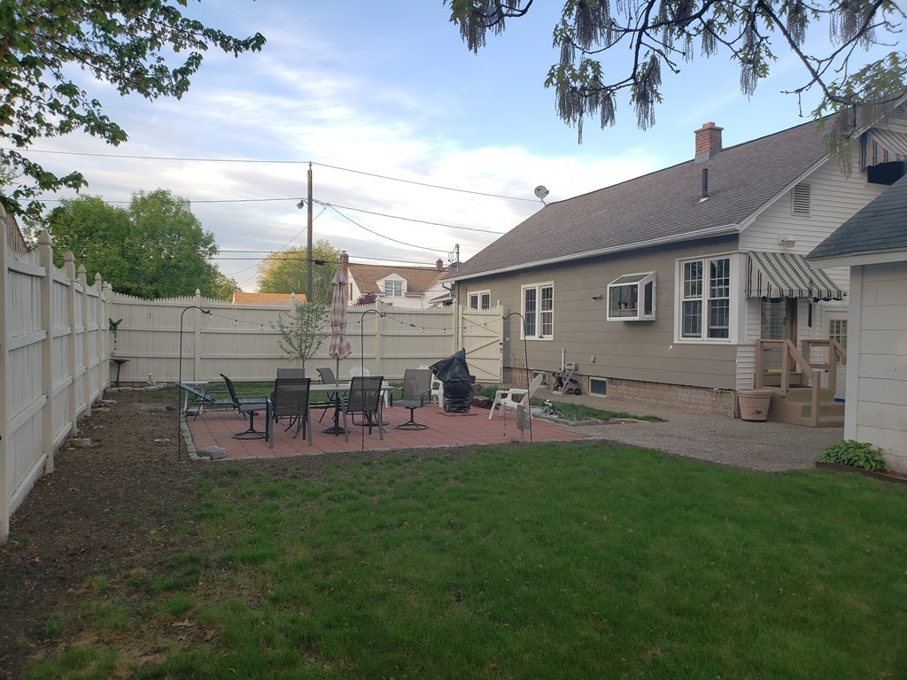 54 Lorimer Street Springfield, MA 01151 - Photo 4 of 22 Gallery Image 4