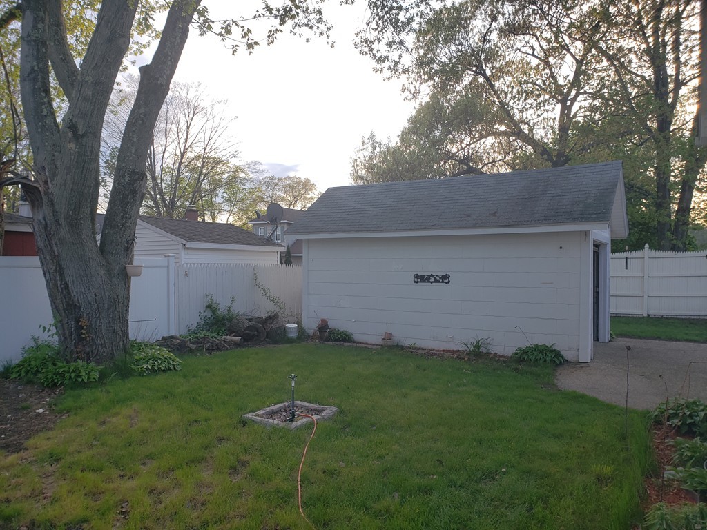 54 Lorimer Street Springfield, MA 01151 - Photo 5 of 22 Gallery Image 5
