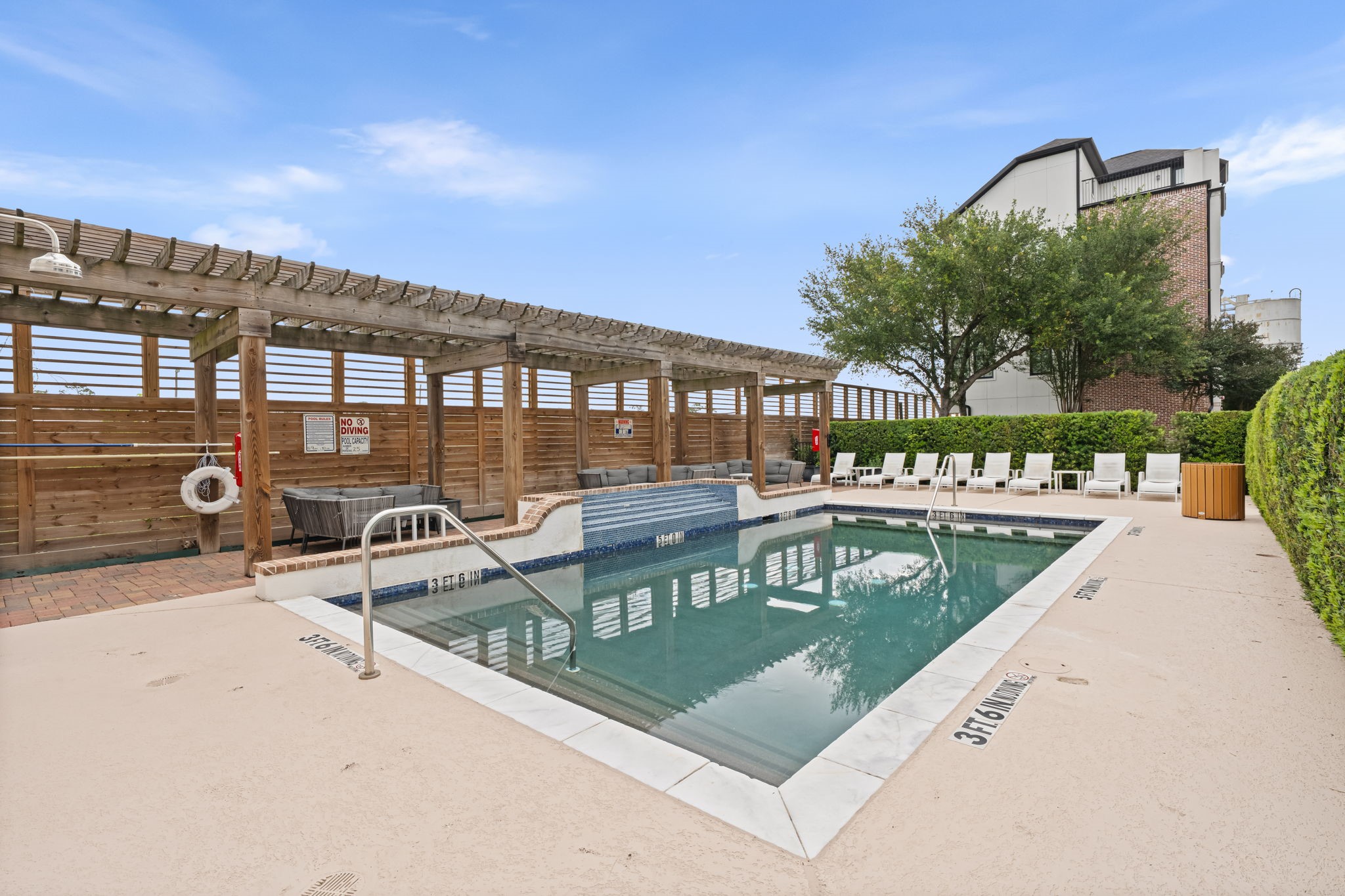 5621 Cohn Meadow Lane Houston, TX 77007 - Photo 29 of 35 Community pool