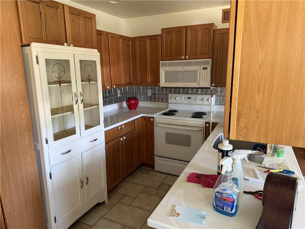644 Freeport Road Butler, PA 16002 - Photo 20 of 50 a utility room with sink dryer and washer
