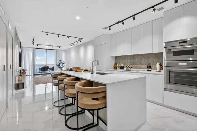 $10,500 | 700 Northeast 23rd Street, Unit 3206, Miami, FL 33137