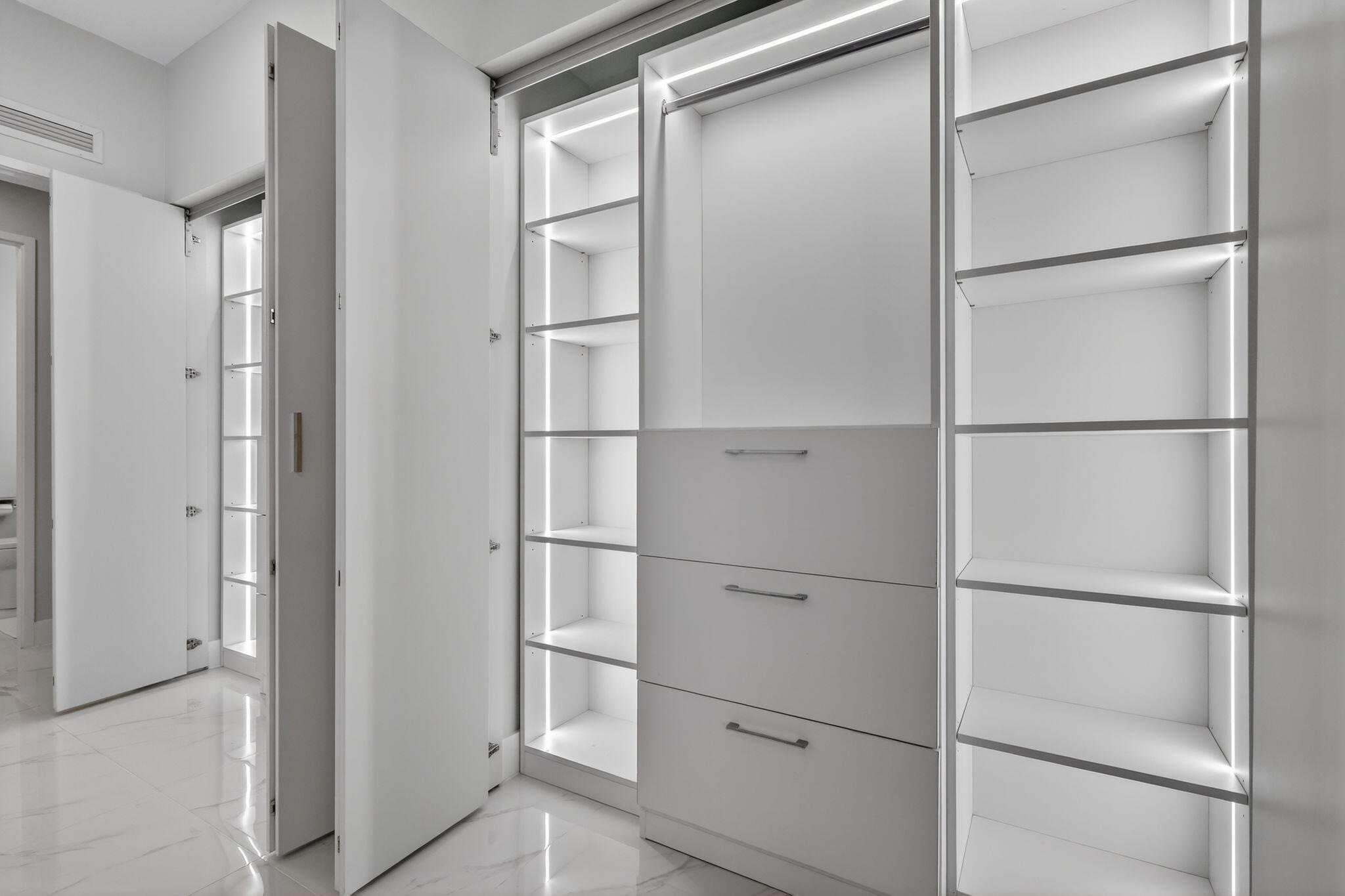 700 Northeast 23rd Street, Unit 3206 Miami, FL 33137 - Photo 21 of 37 a view of an empty walk in closet