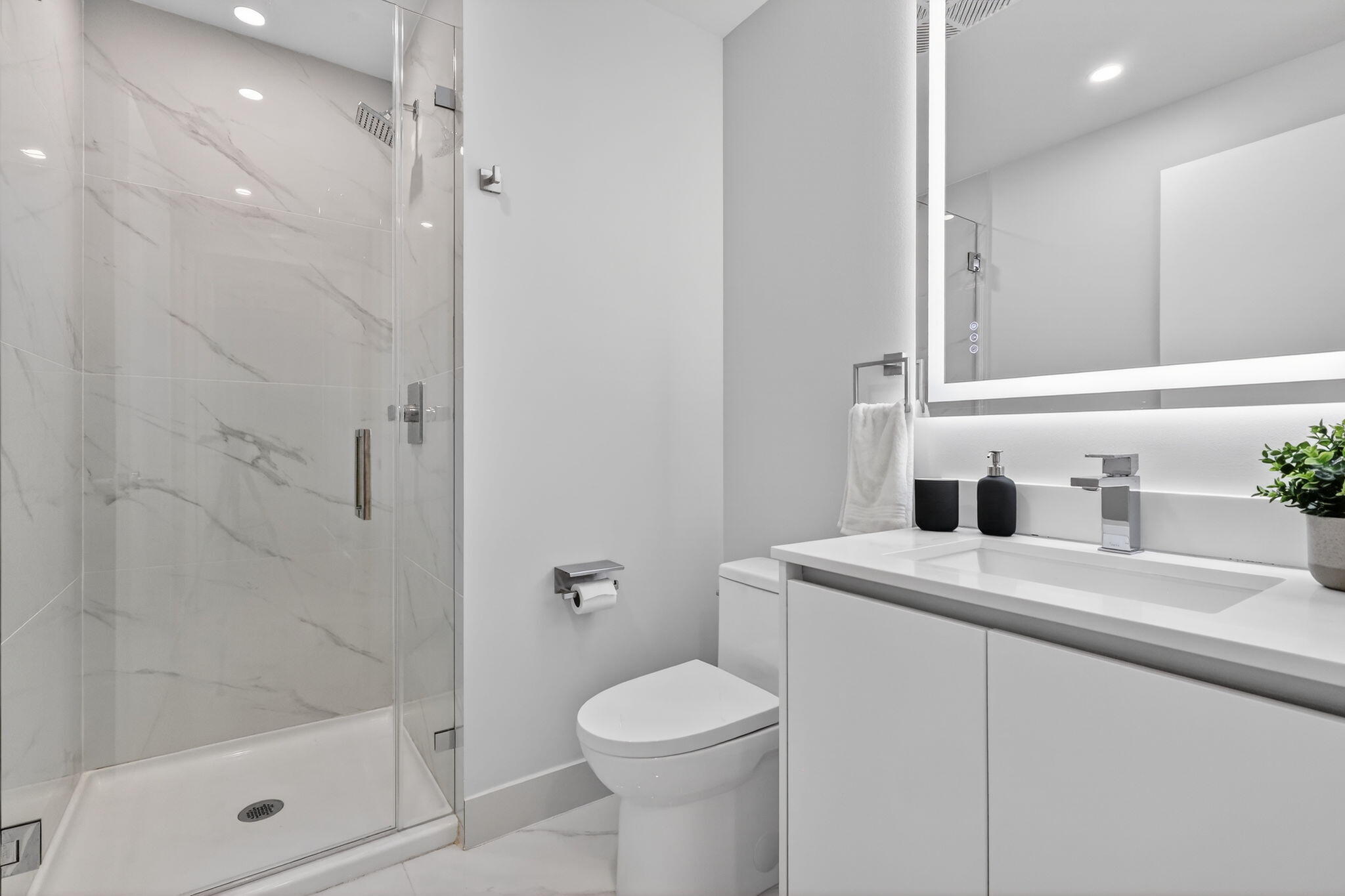 700 Northeast 23rd Street, Unit 3206 Miami, FL 33137 - Photo 25 of 37 a bathroom with a sink toilet and shower