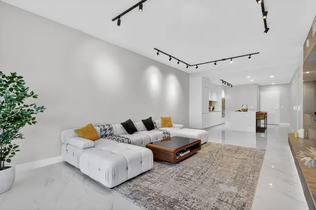 $10,500 | 700 Northeast 23rd Street, Unit 3206, Miami, FL 33137