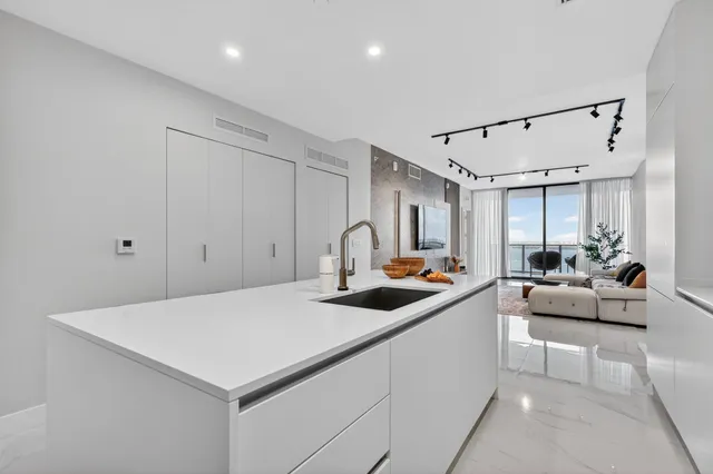 $10,500 | 700 Northeast 23rd Street, Unit 3206, Miami, FL 33137