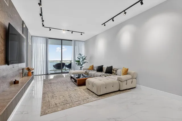 a large bedroom with bed and window