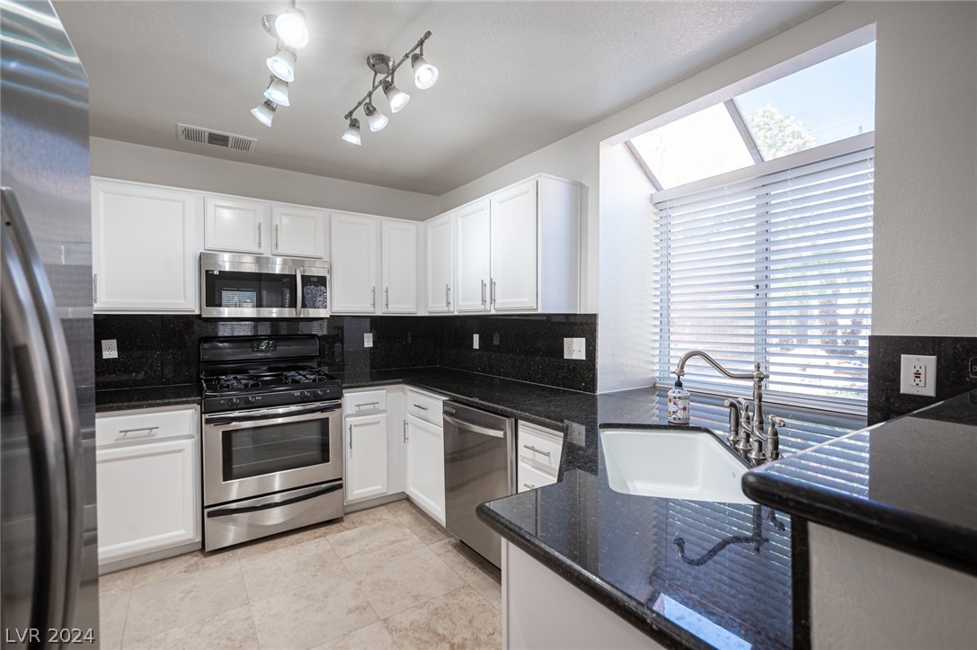2109 Desert Peak Road Las Vegas, NV 89134 - Photo 16 of 51