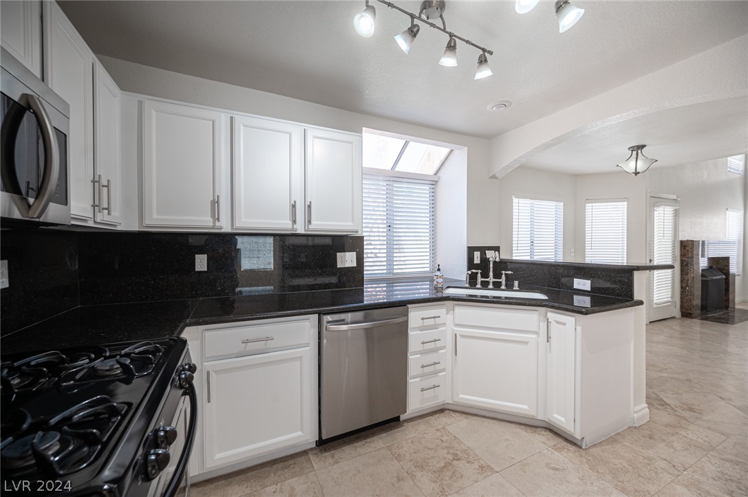 2109 Desert Peak Road Las Vegas, NV 89134 - Photo 17 of 51