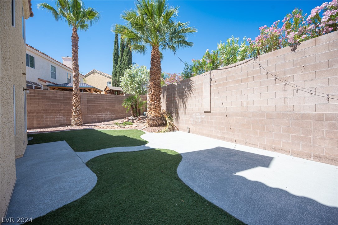 2109 Desert Peak Road Las Vegas, NV 89134 - Photo 3 of 51