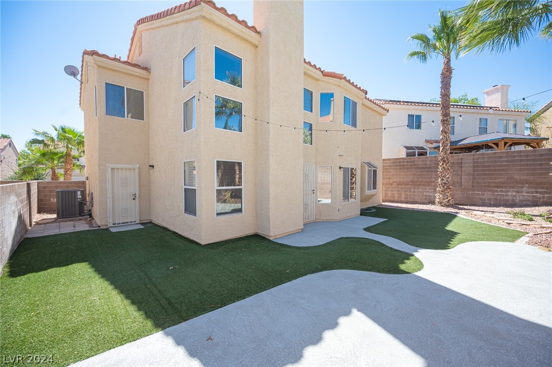 2109 Desert Peak Road Las Vegas, NV 89134 - Photo 4 of 51