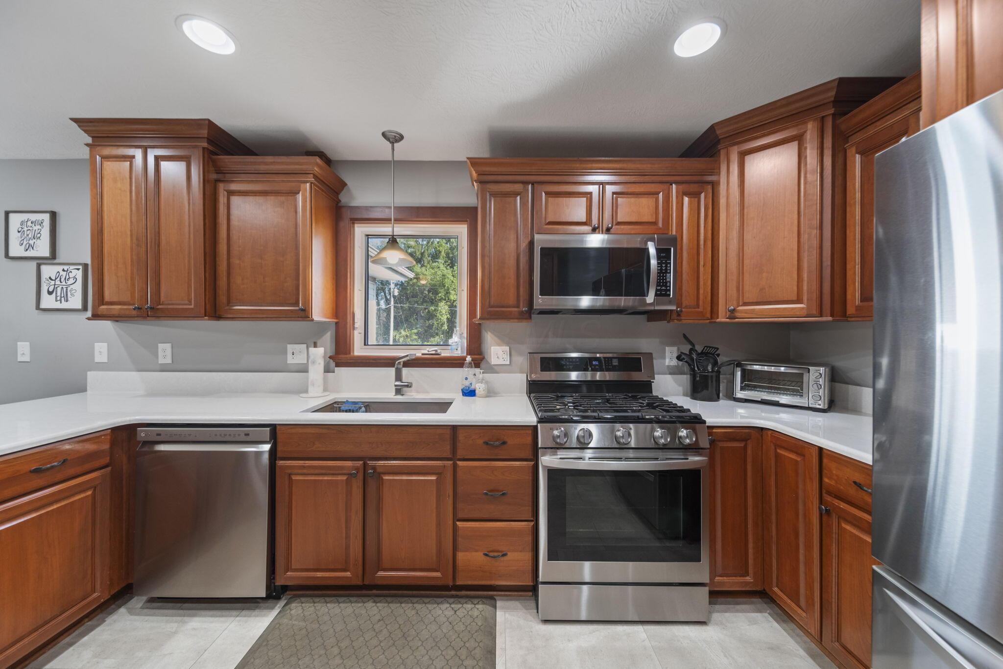 1860 Ginder Road Northwest Lancaster, OH 43130 - Photo 13 of 70 loads of counter space