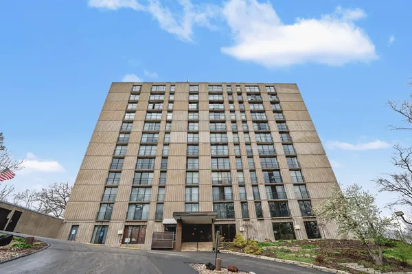 $107,900 | 1800 7th Street, Unit 5D, East Moline, IL 61244