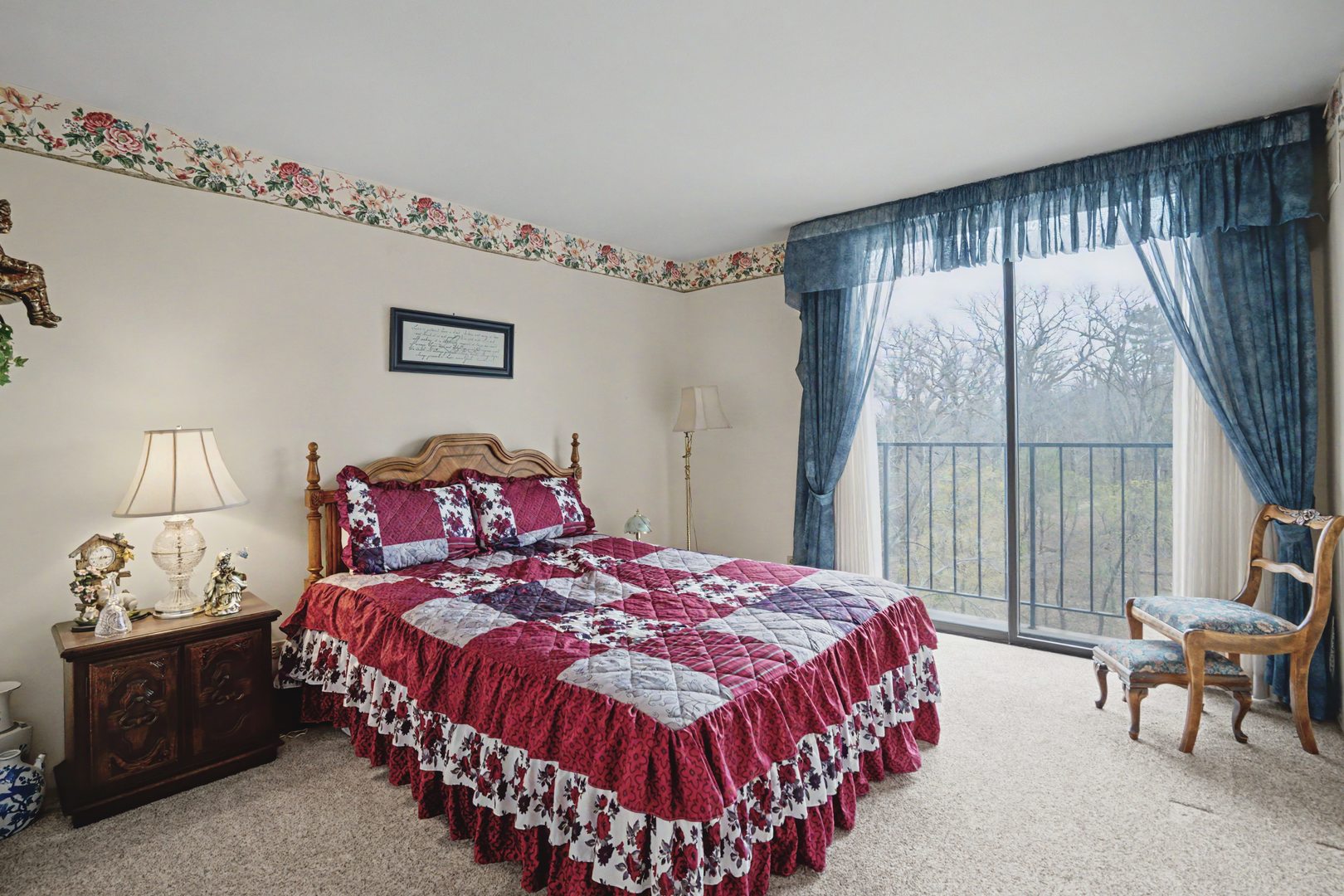 1800 7th Street, Unit 5D East Moline, IL 61244 - Photo 13 of 24 a bedroom with a bed and a window