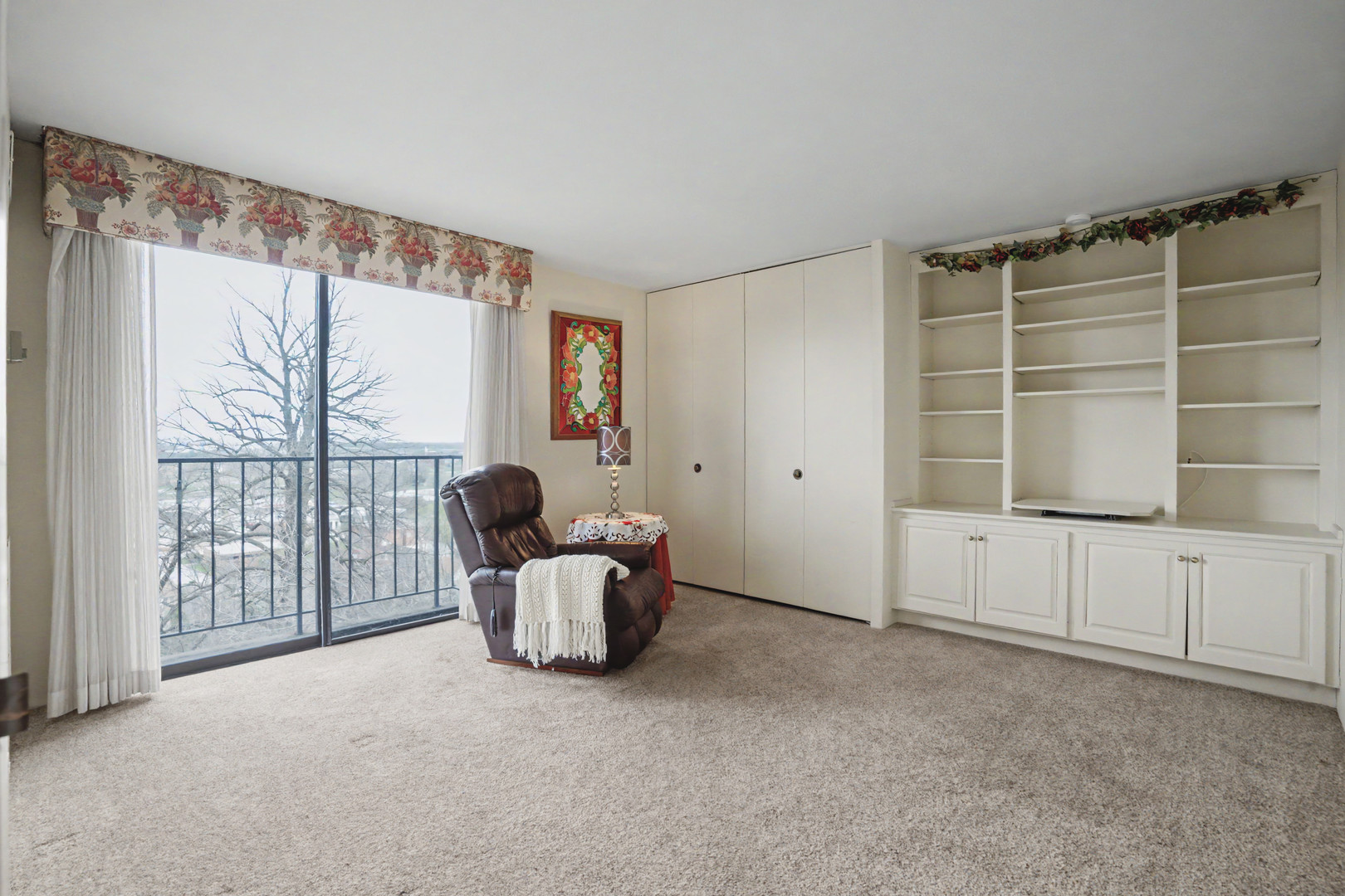 1800 7th Street, Unit 5D East Moline, IL 61244 - Photo 14 of 24 a view of an empty room with a window