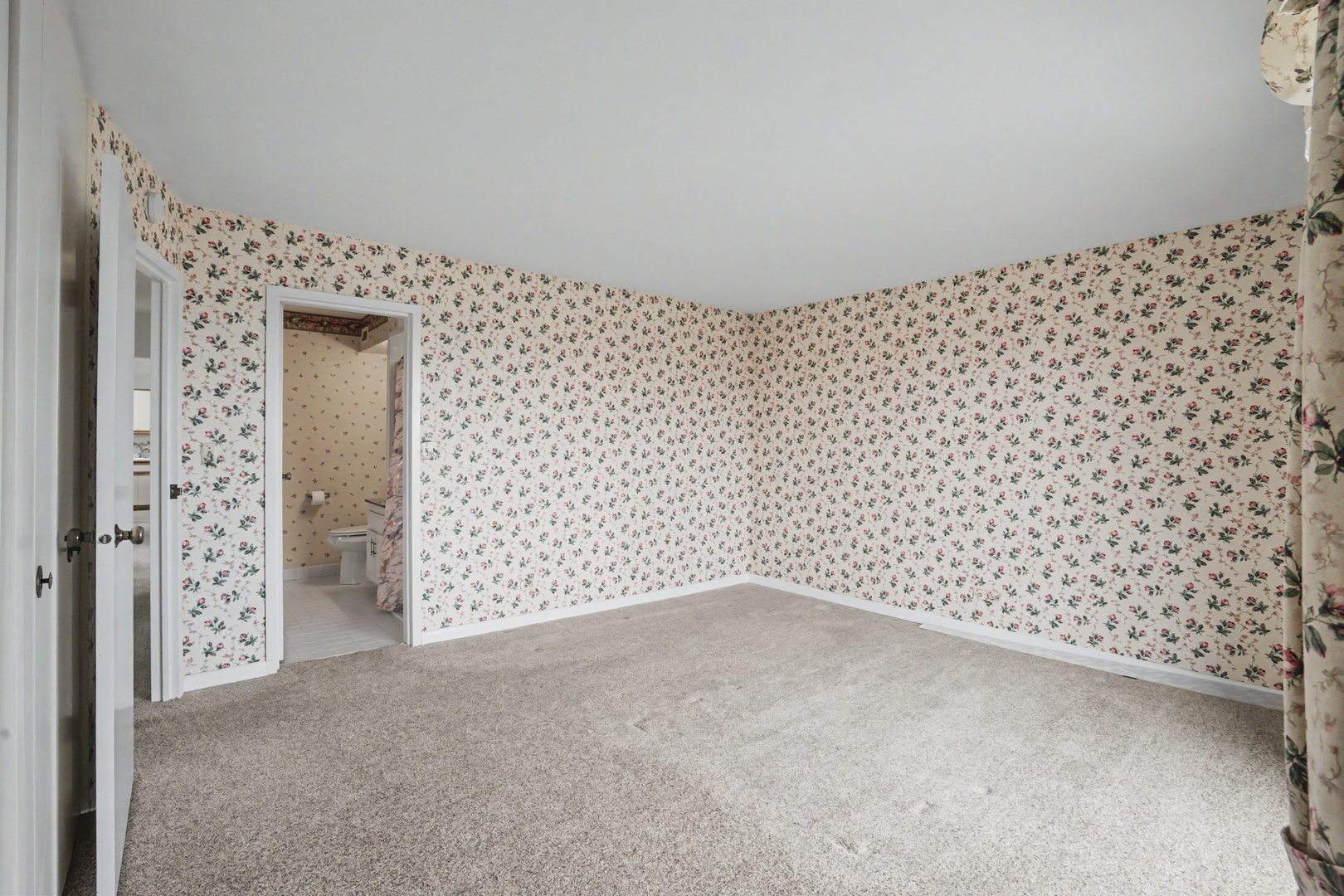 1800 7th Street, Unit 5D East Moline, IL 61244 - Photo 17 of 24 a view of a black gate