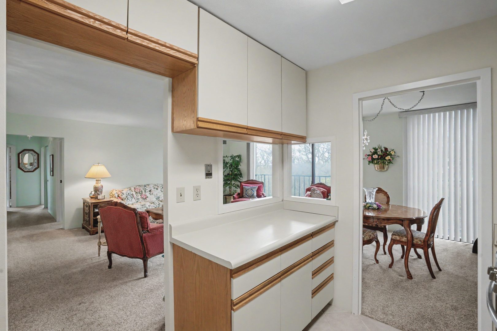 1800 7th Street, Unit 5D East Moline, IL 61244 - Photo 9 of 24 a living room with furniture and a dining table