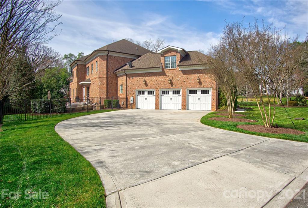 2105 South Wendover Road Charlotte, NC 28211 - Photo 44 of 46 a front view of a house with a garden