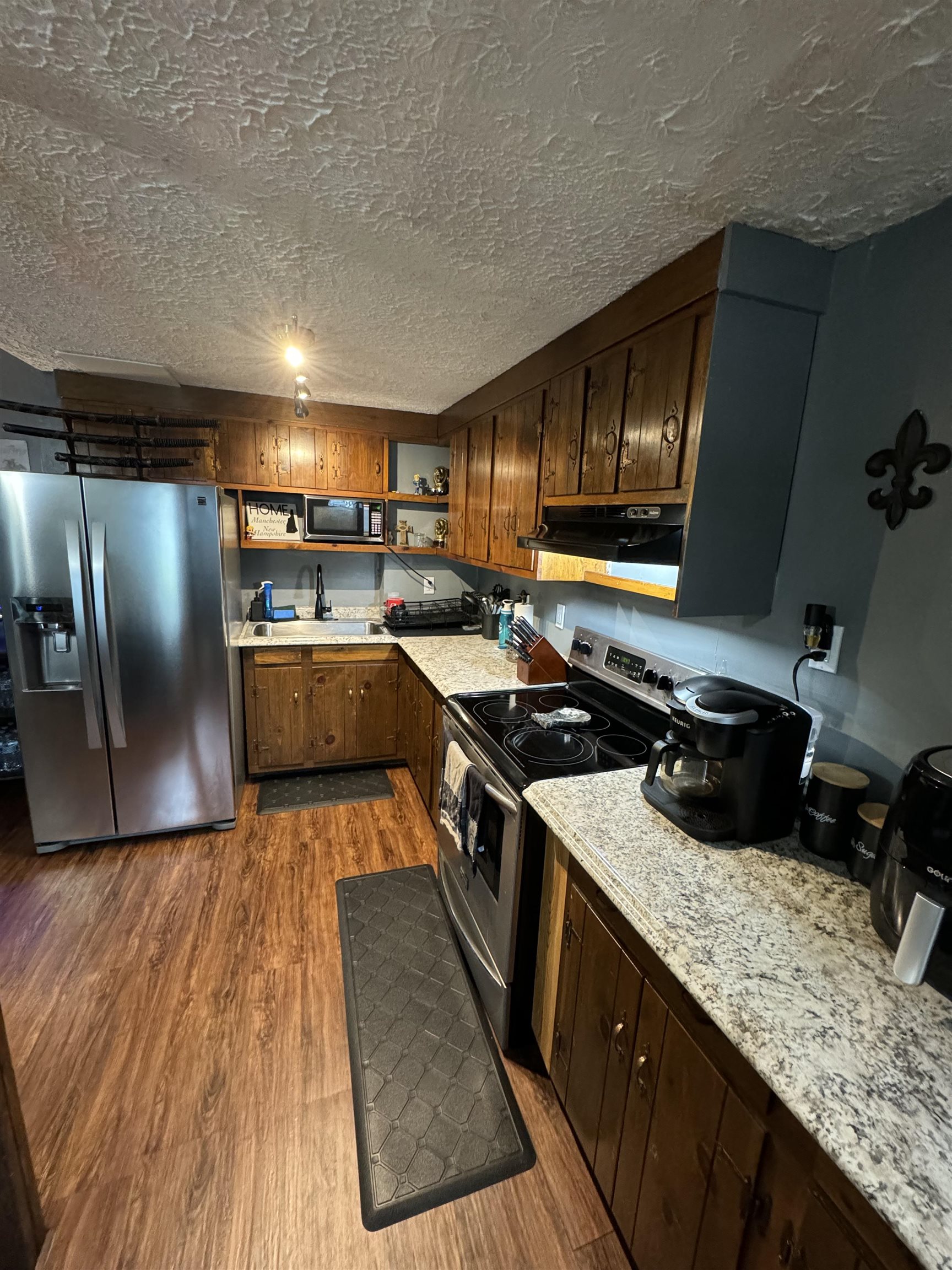 37 Dutton Street Manchester, NH 03104 - Photo 4 of 11