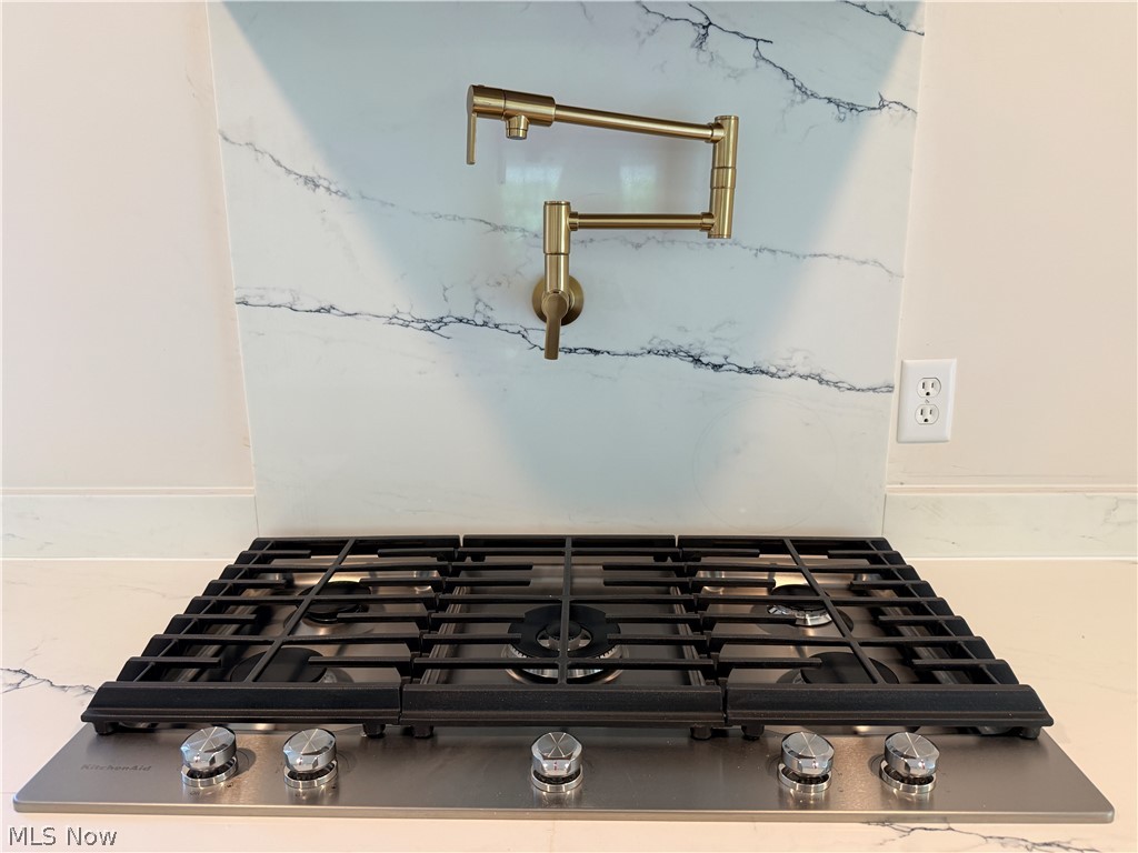 12395 Winchell Road Painesville, OH 44077 - Photo 9 of 46 Professional Gas Cook top, pasta arm, and hood