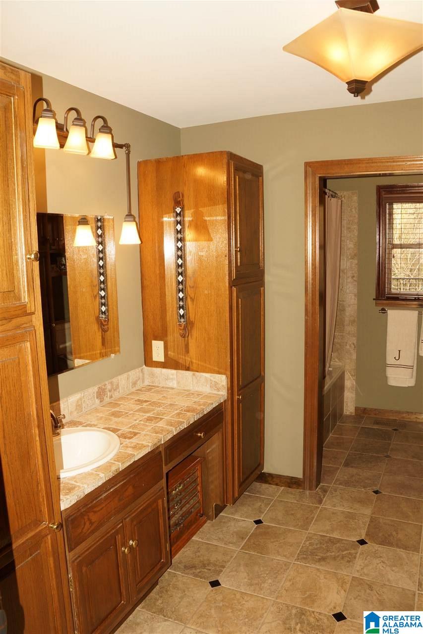 629 Ridge Top Circle Birmingham, AL 35206 - Photo 8 of 18 Gallery Image 8