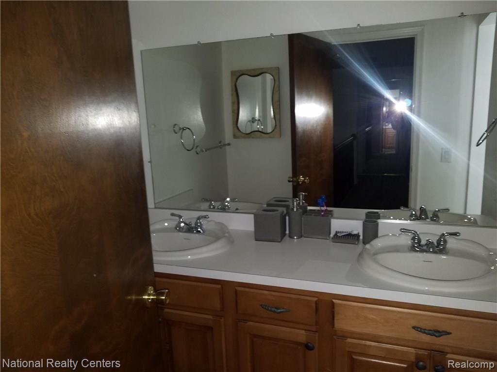 27045 Harvard Road Southfield, MI 48076 - Photo 31 of 66