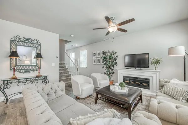 $589,800 | 1453 East Via Viola Way, Fresno, CA 93730