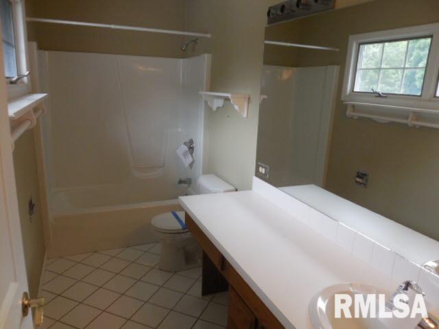 5910 Utica Ridge Road Davenport, IA 52807 - Photo 17 of 21 Gallery Image 17
