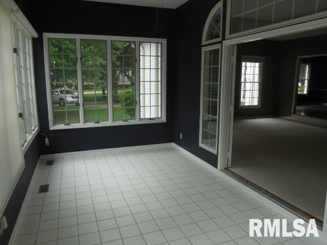 5910 Utica Ridge Road Davenport, IA 52807 - Photo 8 of 21 Gallery Image 8
