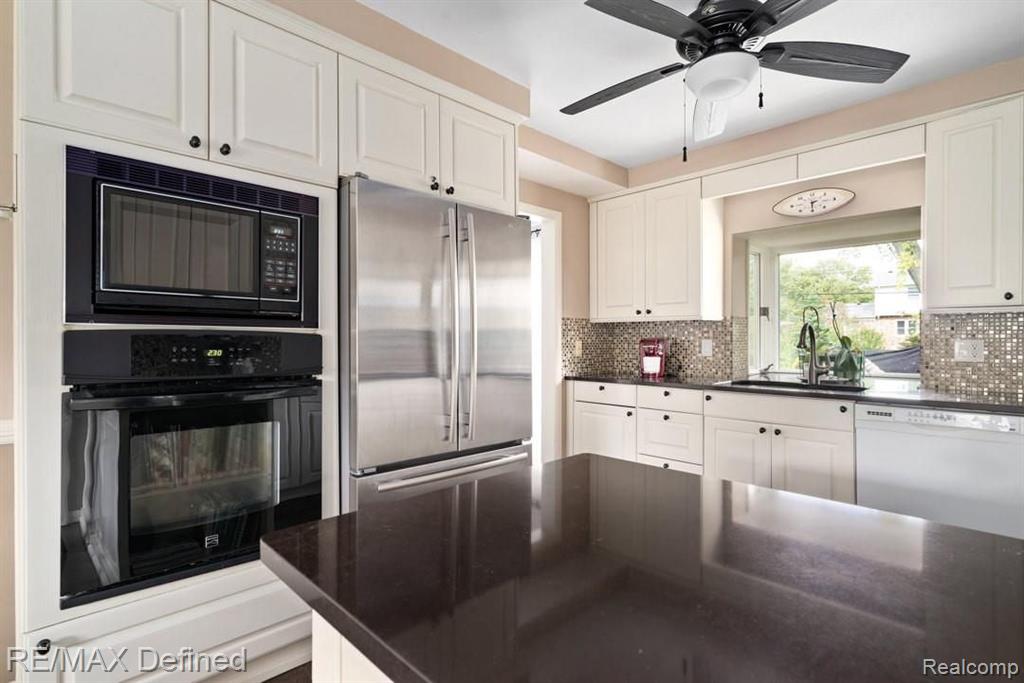 498 Willow Tree Lane Rochester Hills, MI 48306 - Photo 17 of 39