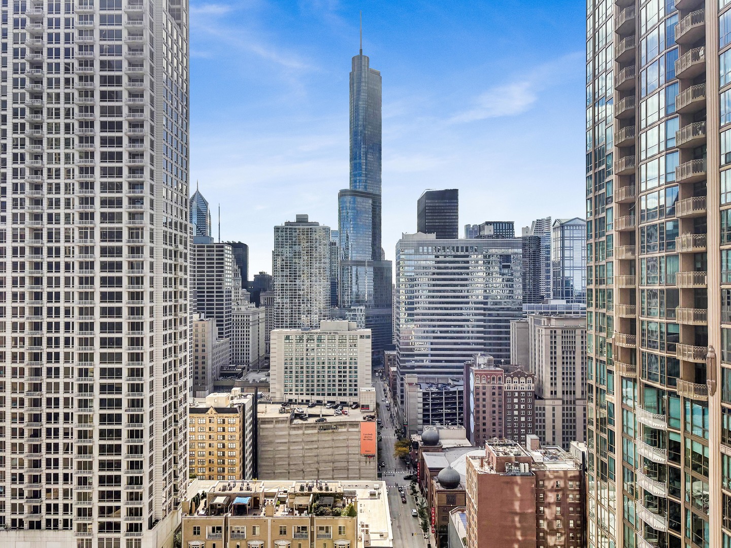 30 East Huron Street, Unit 3204 Chicago, IL 60611 - Photo 3 of 17 a city view