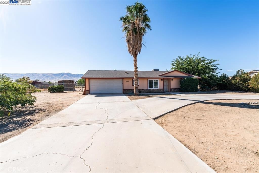 21019 Rambling Road Apple Valley, CA 92308 - Photo 2 of 19
