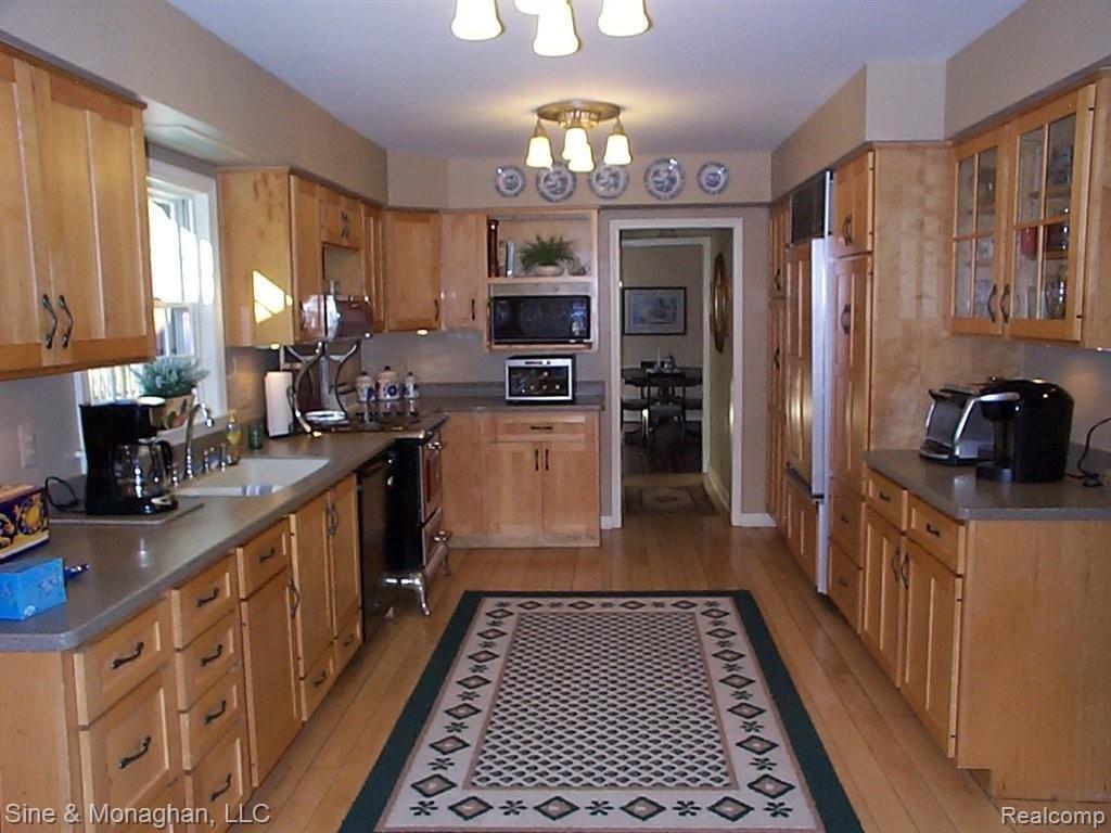 911 North Riverside Avenue St. Clair, MI 48079 - Photo 3 of 25 3 KITCHEN 911 N Riverside.JPG