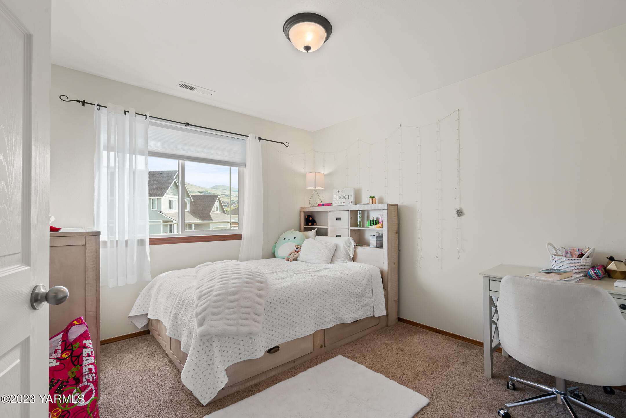 4702 Goat Rocks Court Yakima, WA 98901 - Photo 17 of 36 a bedroom with a bed and a window