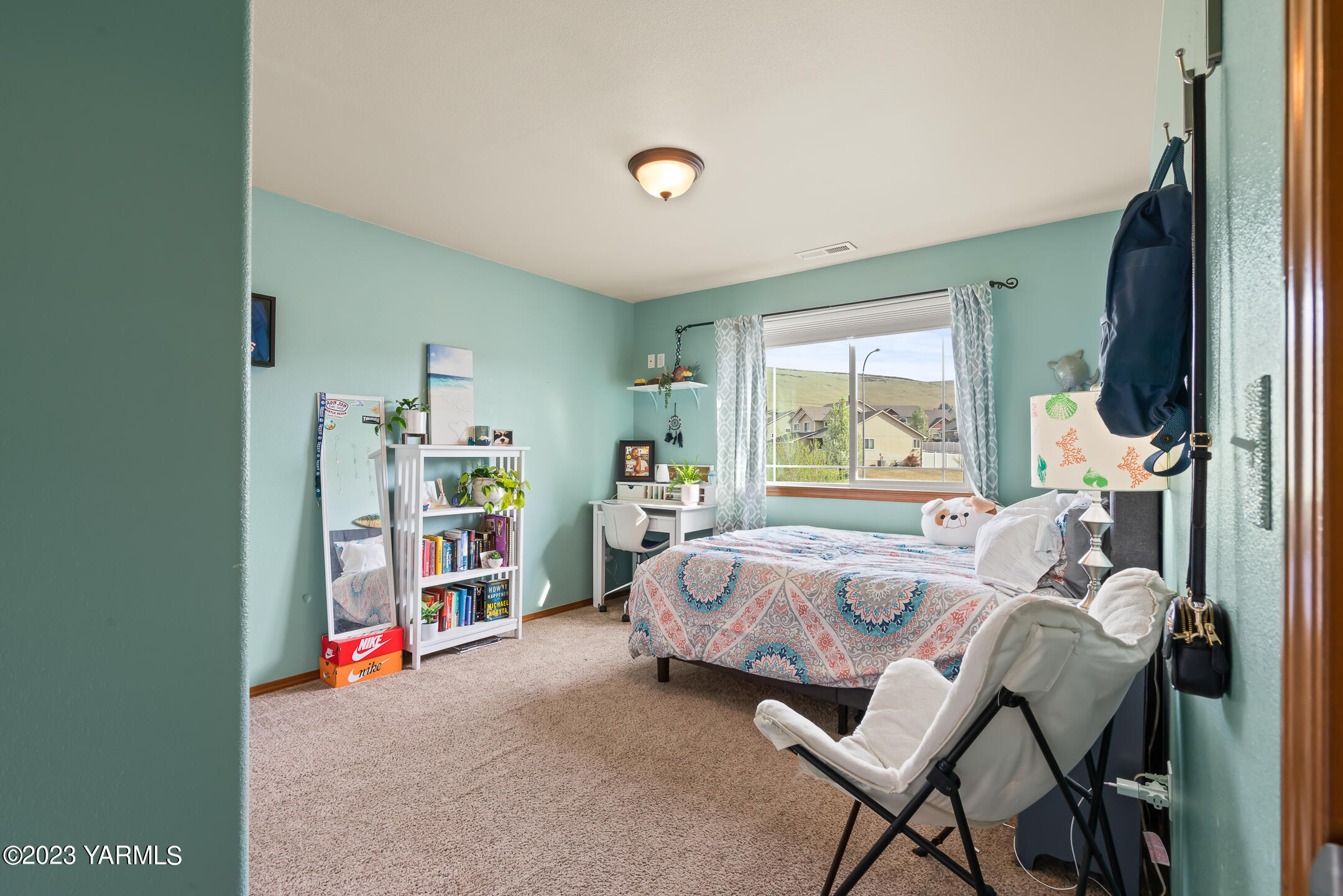 4702 Goat Rocks Court Yakima, WA 98901 - Photo 19 of 36 a bed room with a bed and a book shelf