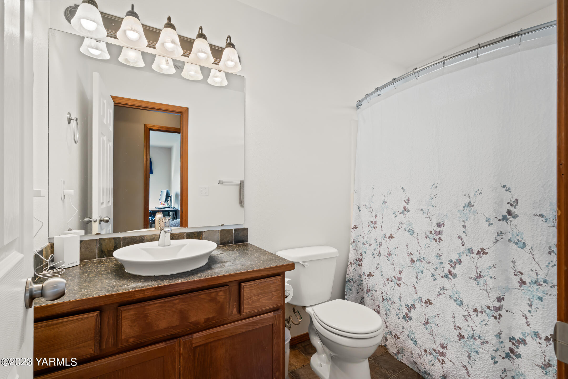 4702 Goat Rocks Court Yakima, WA 98901 - Photo 20 of 36 a bathroom with a sink vanity mirror and toilet
