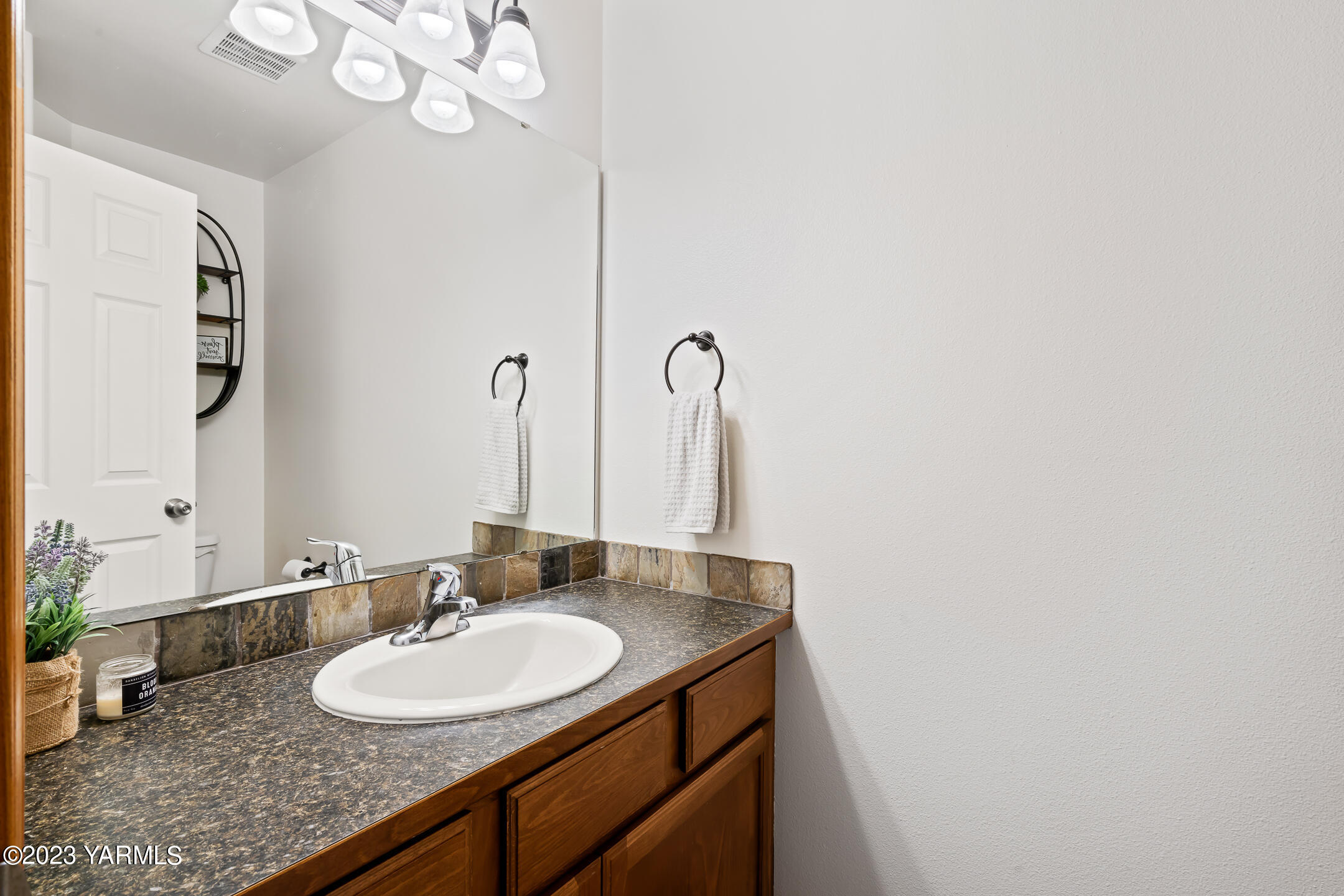 4702 Goat Rocks Court Yakima, WA 98901 - Photo 27 of 36 a bathroom with a sink and a mirror