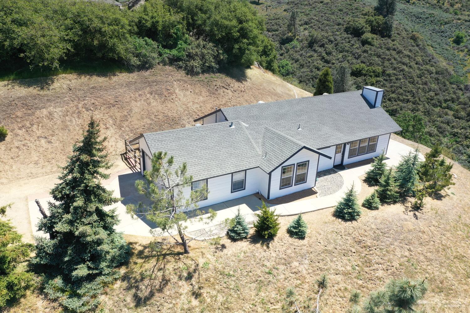 30701 Fox Ridge Court Tehachapi, CA 93561 - Photo 1 of 42 Gallery Image 1