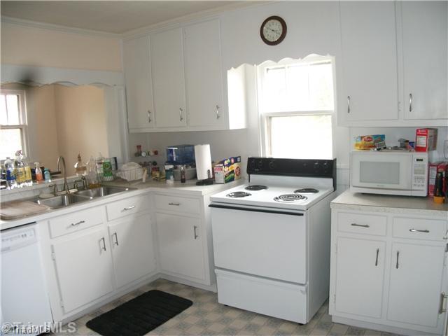 514 Playground Road Archdale, NC 27263 - Photo 3 of 9 Kitchen.