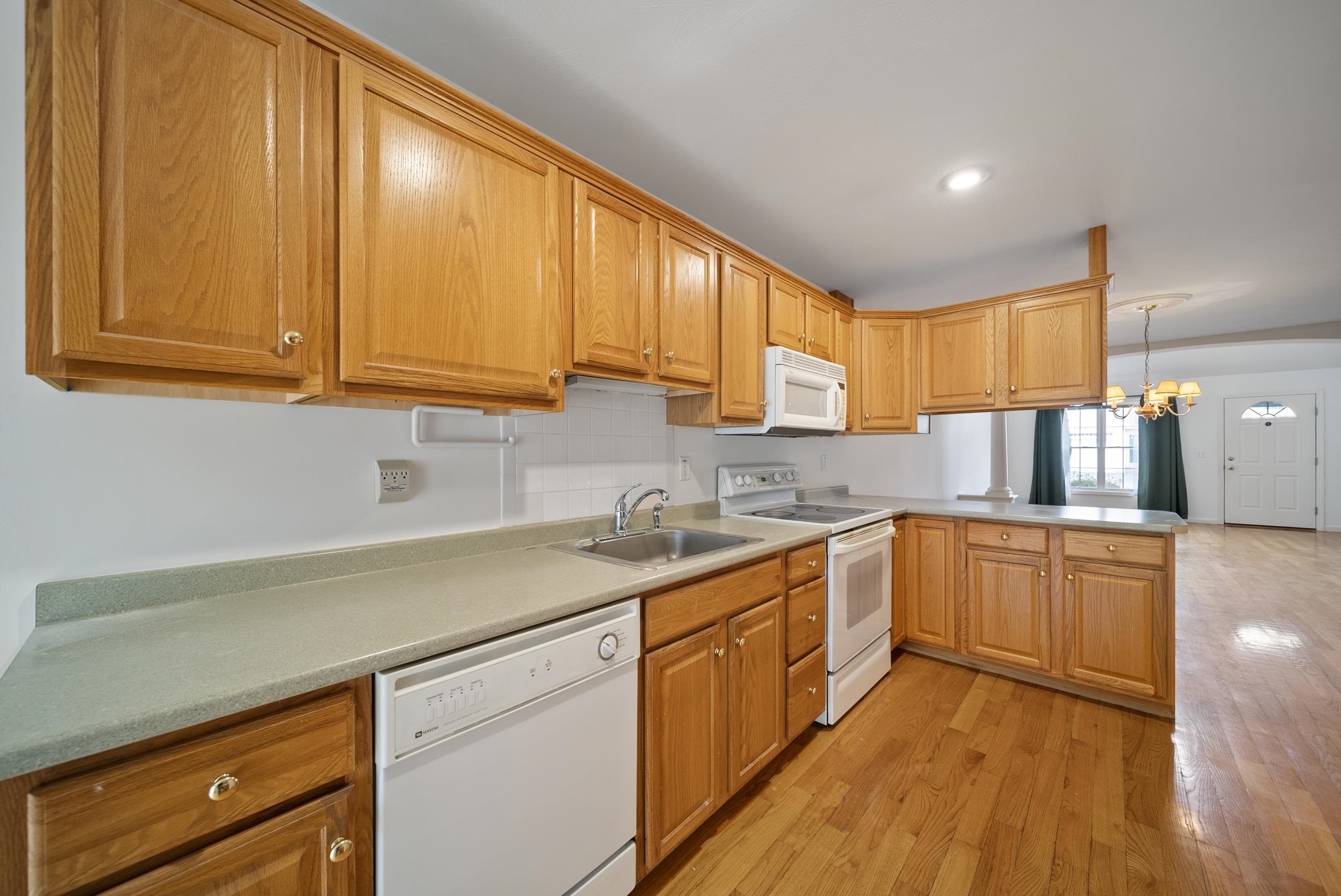 27 Pleasant Street Windham, NH 03087 - Photo 12 of 37 Gallery Image 12