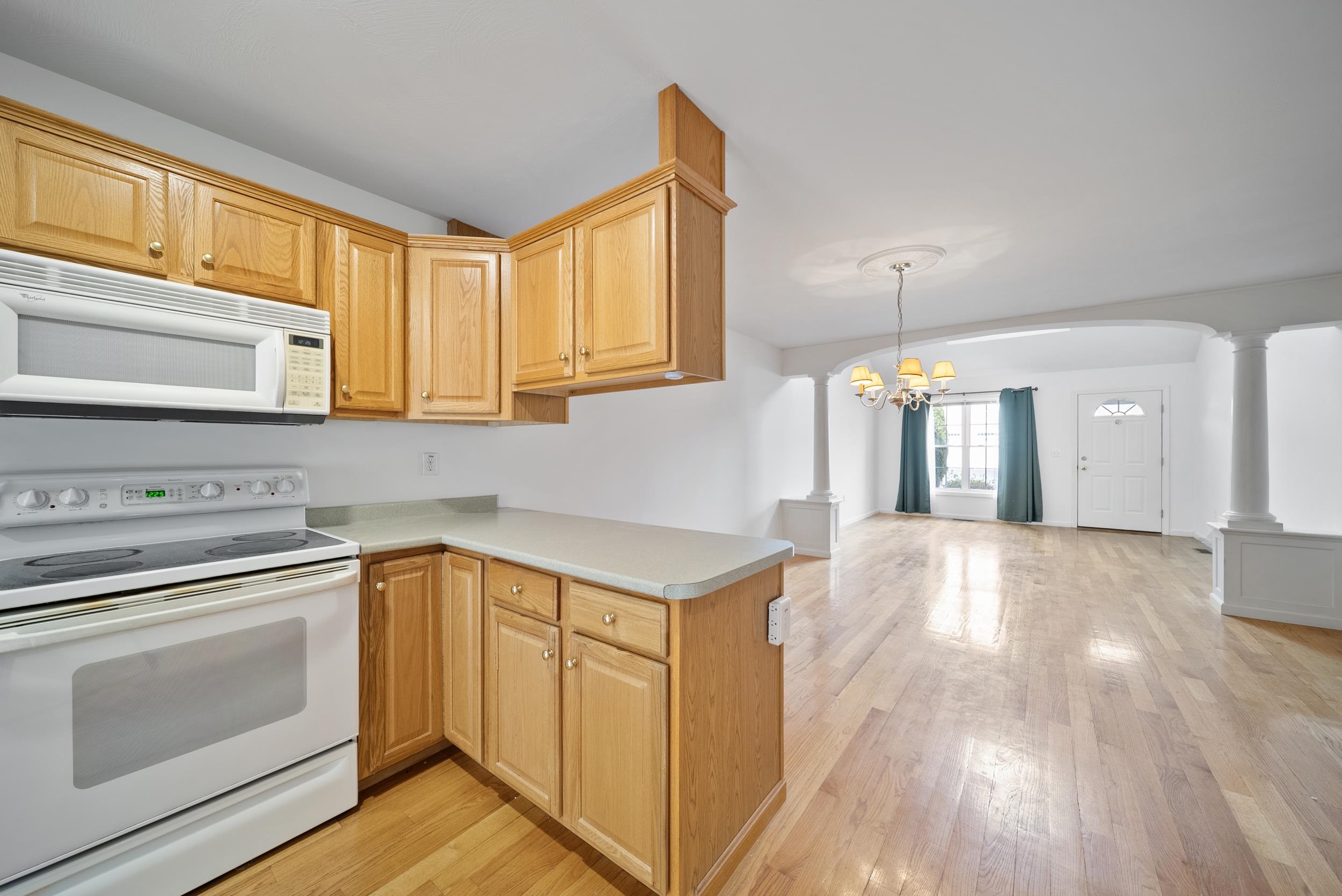 27 Pleasant Street Windham, NH 03087 - Photo 10 of 37 Gallery Image 10