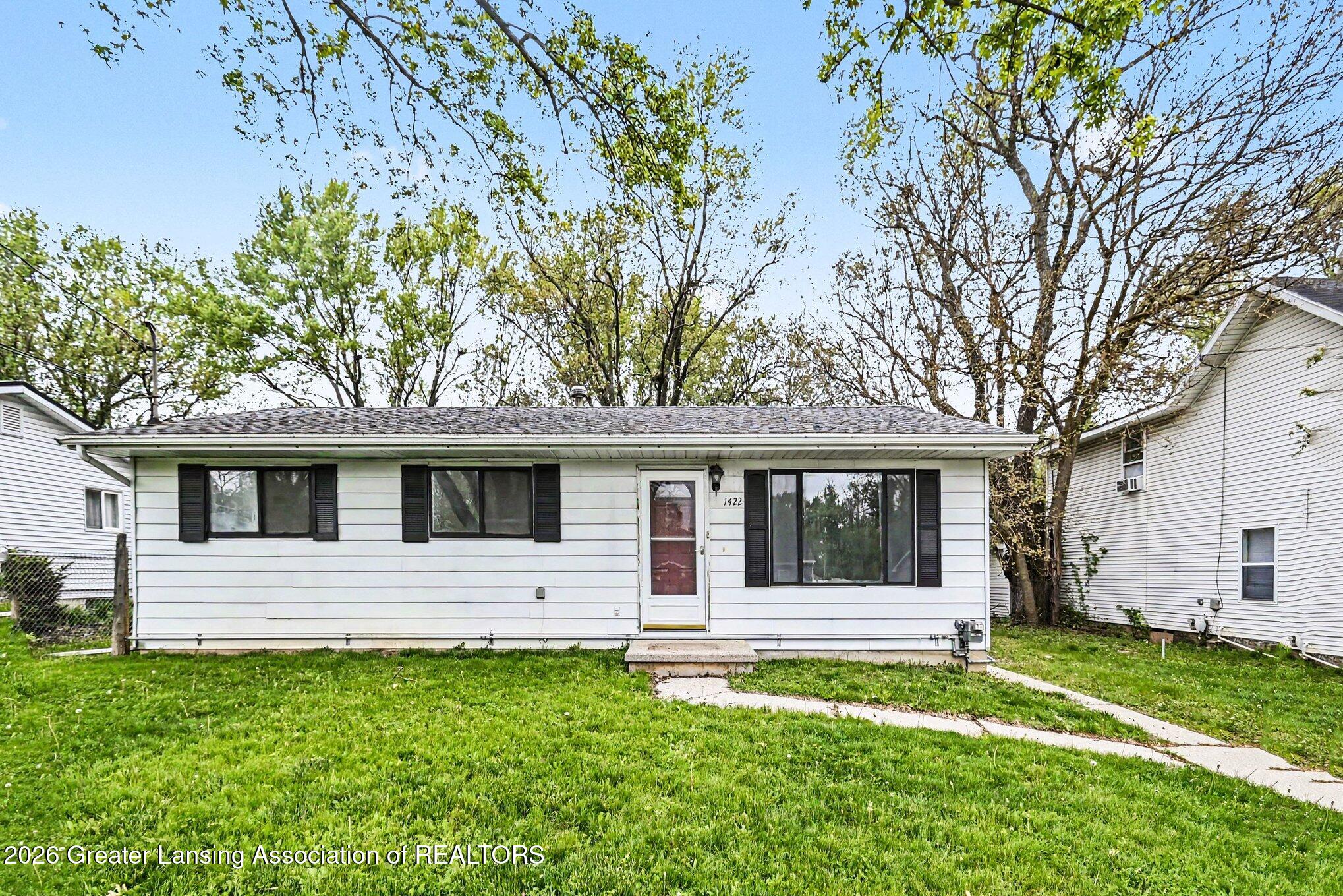 1422 Pierce Road Lansing, MI 48910 - Photo 3 of 36 003_file_9601