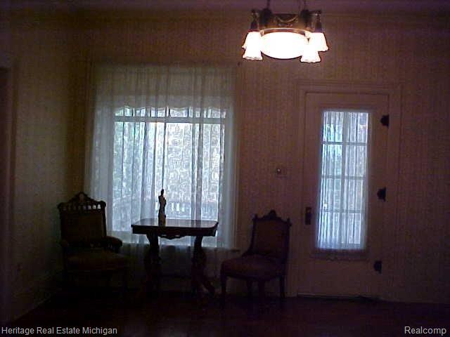 504 North State Street Howell, MI 48843 - Photo 13 of 19 Sitting Area