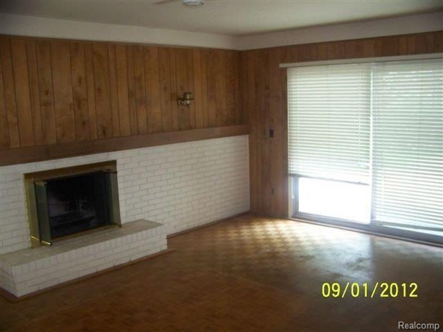 5742 Beechview Drive Rochester, MI 48306 - Photo 4 of 11 family room.JPG
