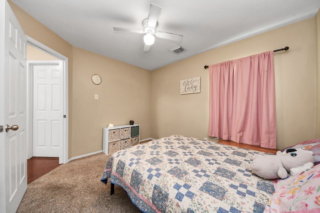 137 Rustic Colony Lane Dickinson, TX 77539 - Photo 9 of 13