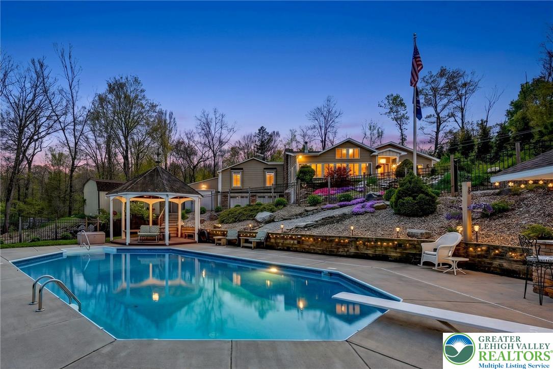 1284 Burger Hollow - 5.32 Acres w/ Inground Pool!